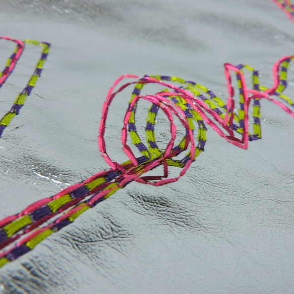 Lovestruck Fragrance Vera Wang Tote Silver Bag - Picture 7 of 7